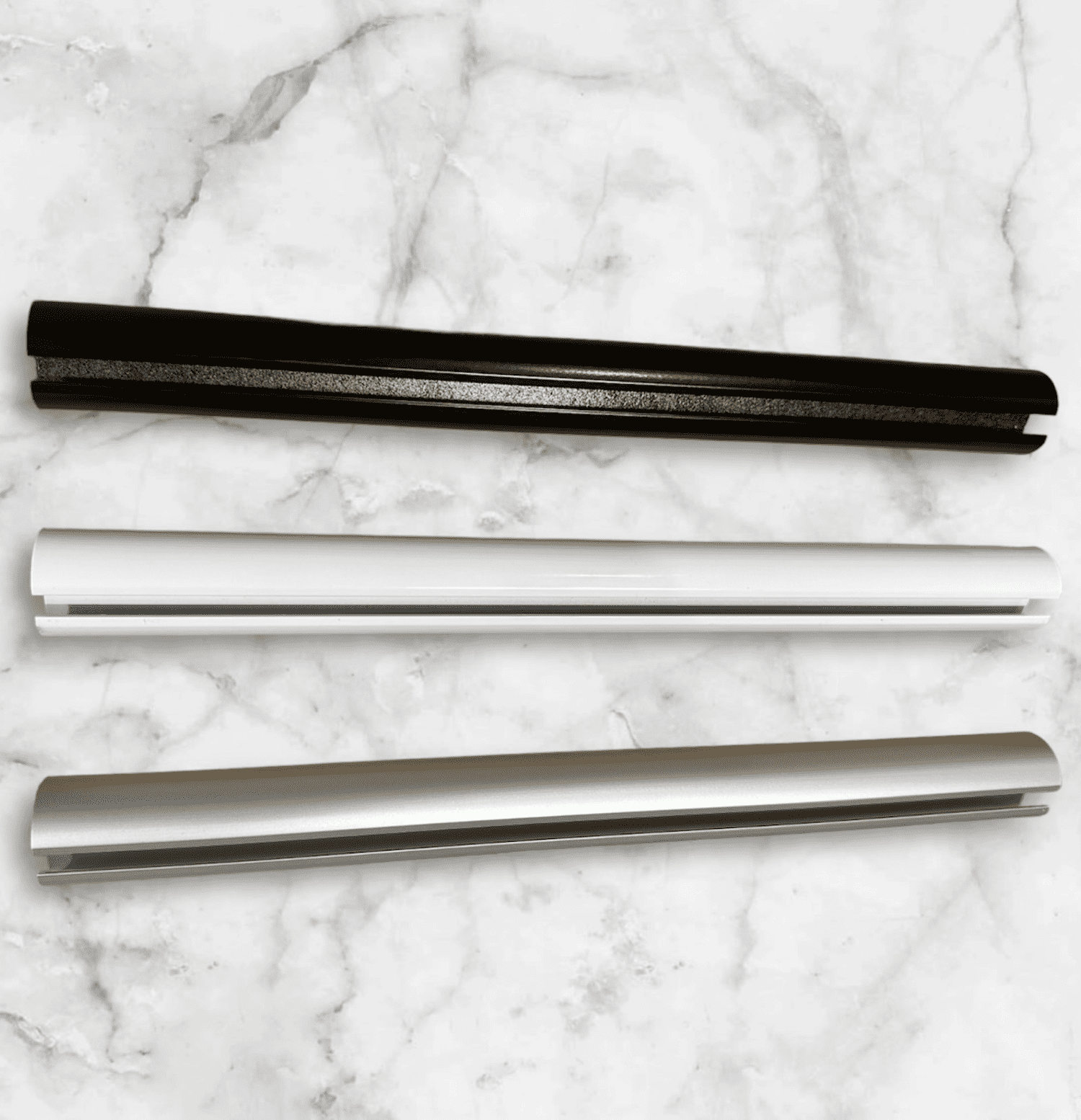 Adelaide curtains round track for blockout and sheer fabrics. Round Adelaide curtain track for curtains Adelaide, ideal for fabric, blockout curtains, sheer curtains, motorised use.