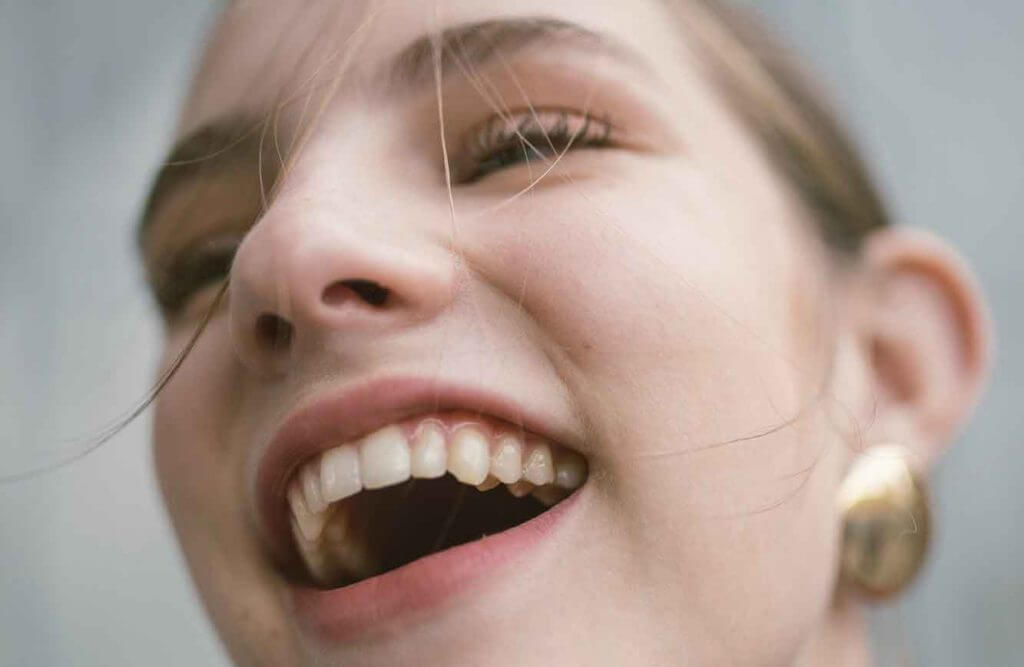 Healthy lifestyle choices can create yellow teeth