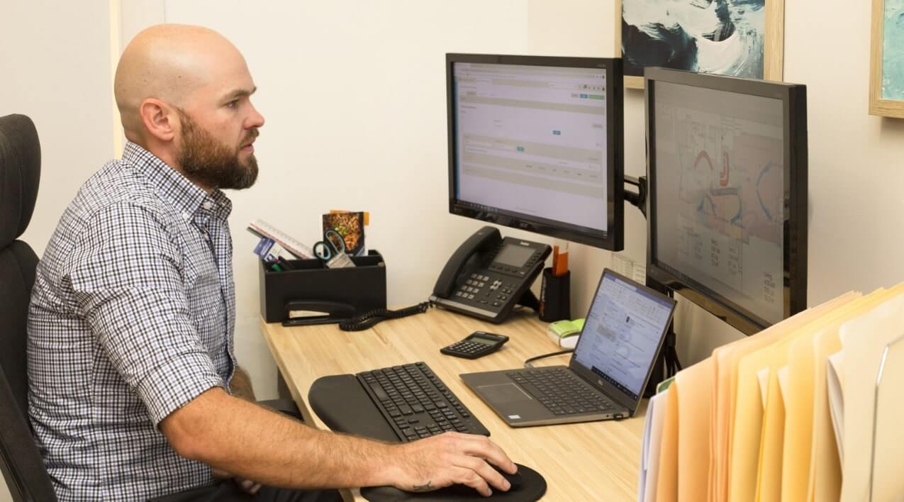 AADE_6896w-min Heath working in front of laptop