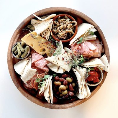 Tasting Platter with a selection of cold meats, marinated vegetables, olives, cheese and grilled flatbread.
