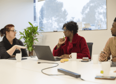 FGC07642 Having a meeting