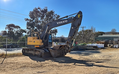 Excavator from Paragalli Haulage Canberra and NSW