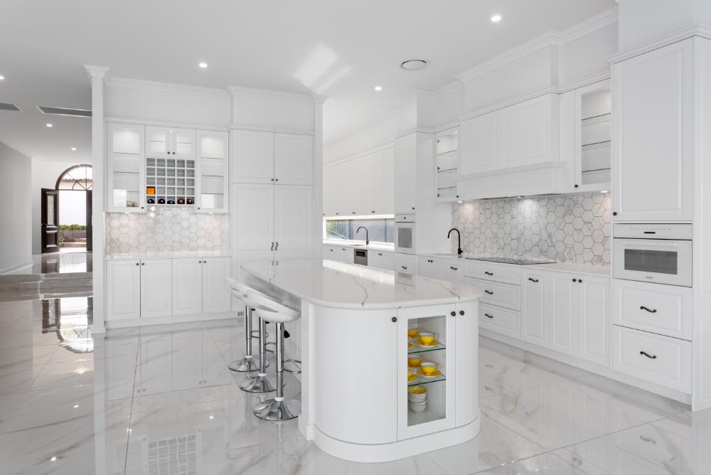 Hampton Style Kitchen in Coal Point 2 2U 3936