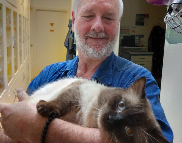 IMG202103080819 dr with cat