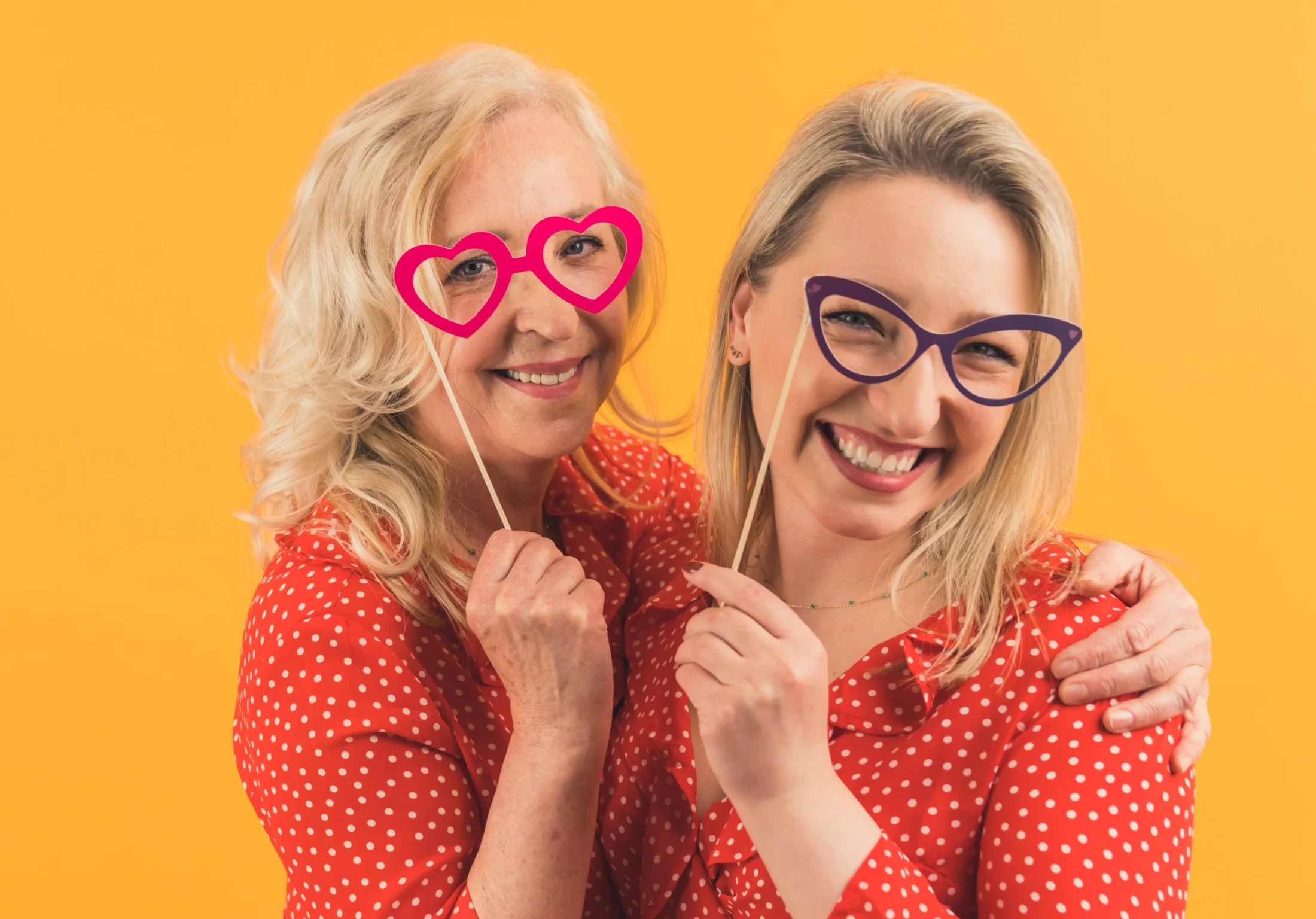 halloween in australia; two friends dressed as twins for halloween | Swoosh Finance