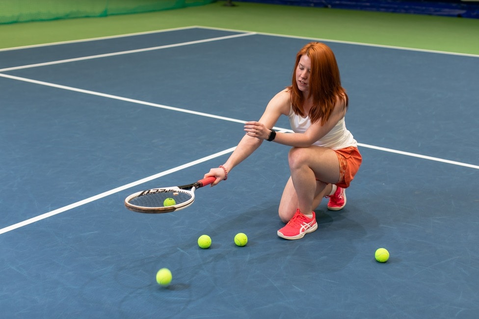 a-woman-plays-tennis-on-an-indoor-court-2023-11-27-05-07-23-utc (1)