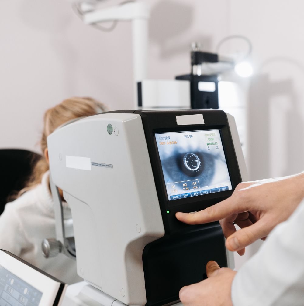 HIPAA-certified virtual medical assistant streamlining ophthalmology clinic workflows with patient scheduling, insurance pre-authorization, and retina procedure documentation on secure EMR platforms