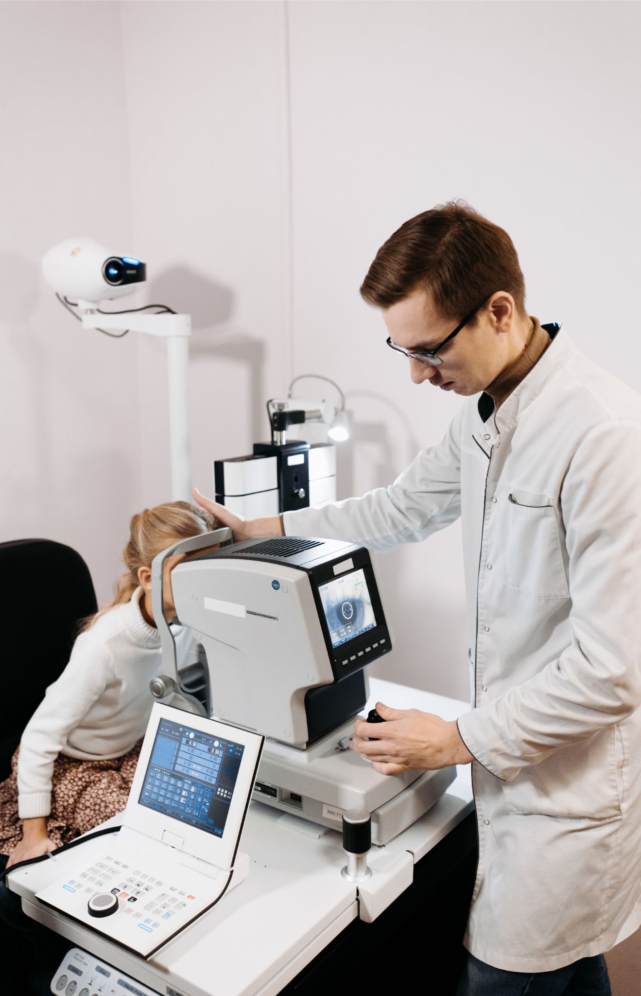 HIPAA-compliant assistant handling optometry practice tasks such as vision insurance verification, contact lens management, and exam record-keeping.