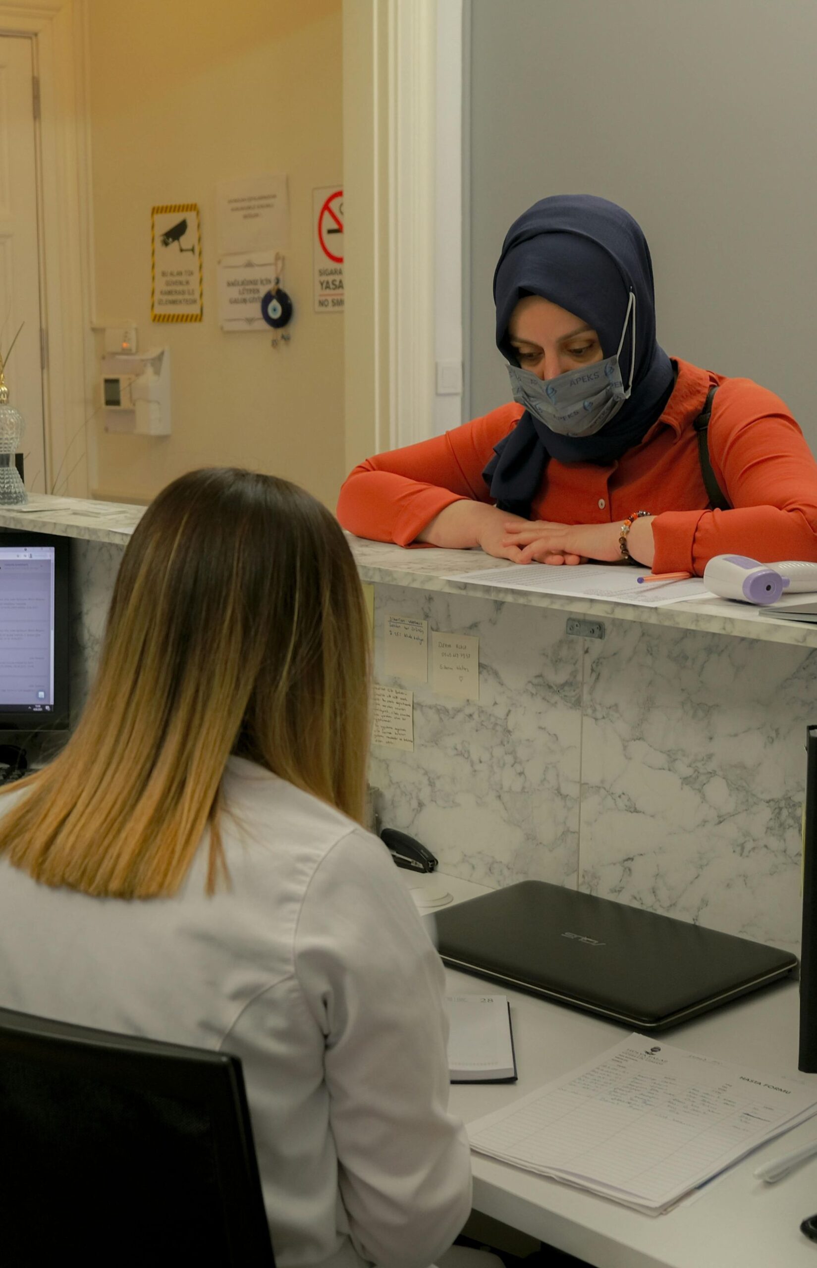 Healthcare receptionist sending automated appointment reminders via a secure platform